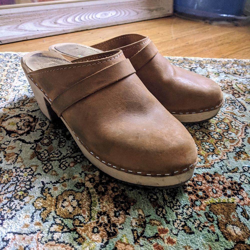Oiled Nubuck Heeled Clog Mules